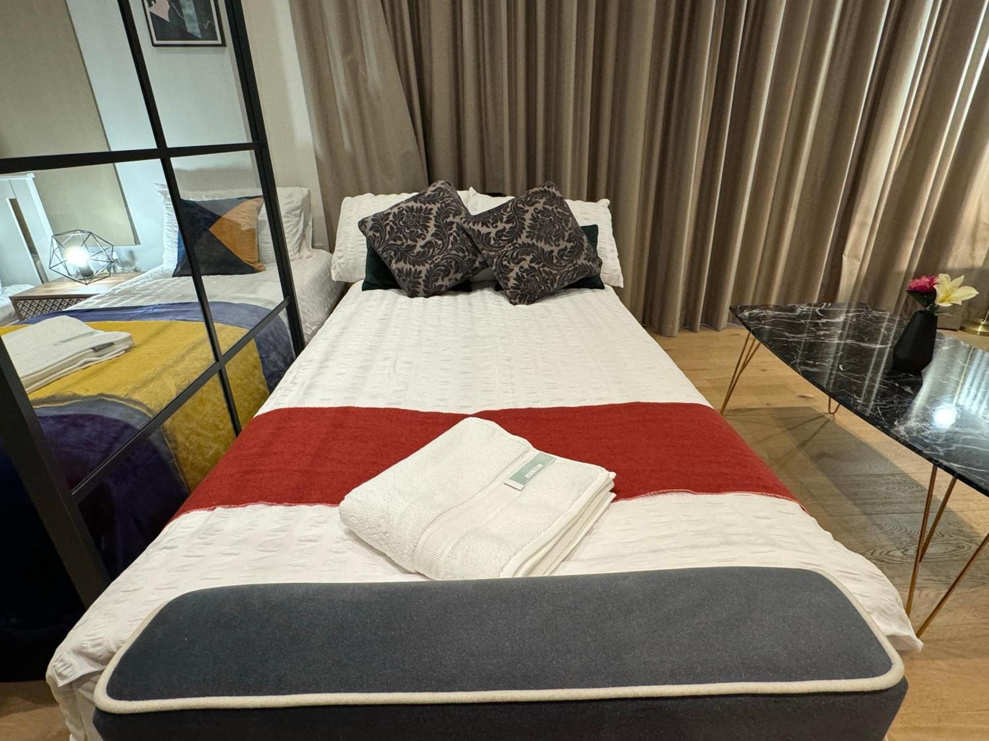 Amazing Cosy Apartment, Next To O2 Arena And Close To London Excel, Secure Parking מראה חיצוני תמונה